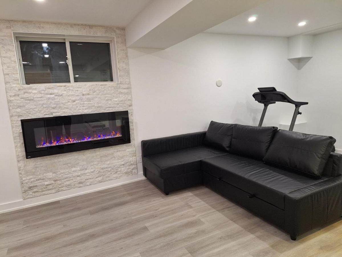 Independent Basement Studio Suite 오타와 외부 사진