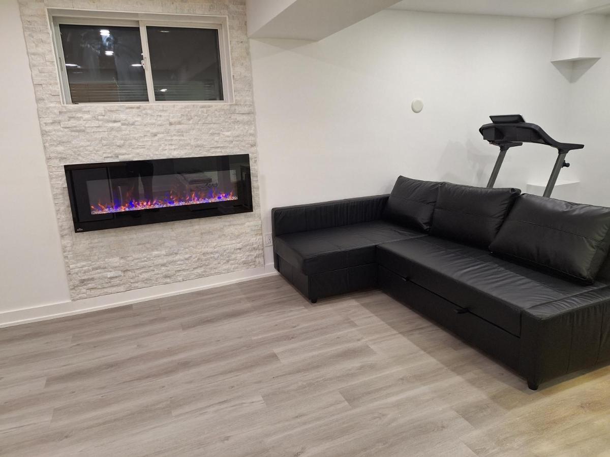 Independent Basement Studio Suite 오타와 외부 사진